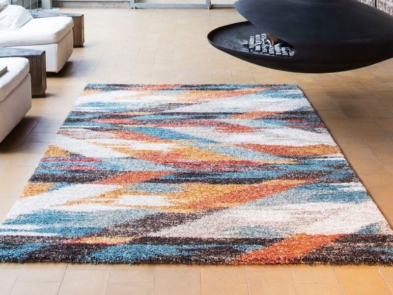 Яркий ковер из полипропилена
